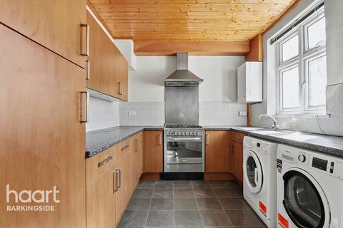 2 bed property, in Clayhall Avenue, £500,000