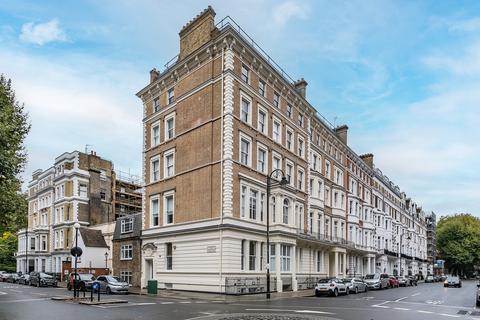 2 bed property, in Harrington Gardens, £1,250,000