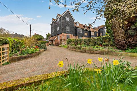 6 bed property, in Water Lane, £650,000
