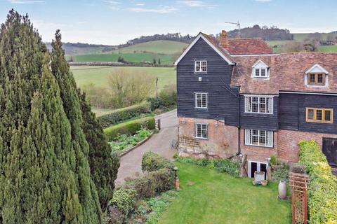 6 bed property, in Water Lane, £650,000
