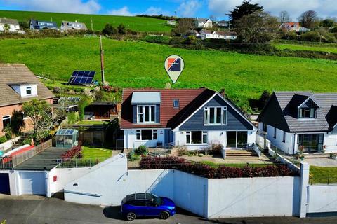4 bed property, in Higher Park Road, £695,000