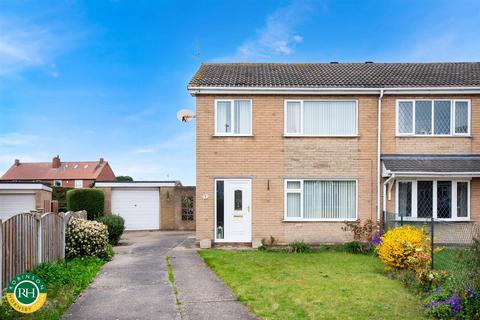 3 bed property, in Rossmoor Close, £210,000
