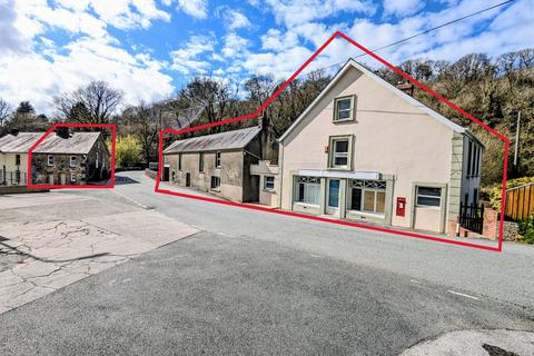 4 bed property, in Talog, £165,000
