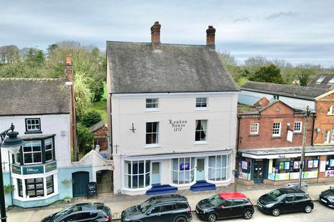 4 bed property, in High Street, £550,000
