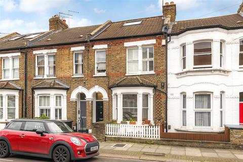 2 bed property, in Inworth Street, £450,000