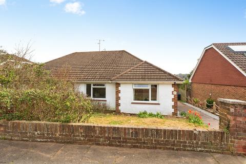 2 bed property, in Parham Road, £425,000