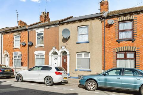 2 bed property, in Alcombe Road, £180,000