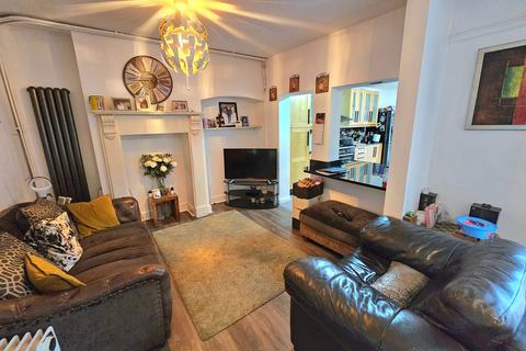 3 bed property, in Wheelwright Road, £400,000