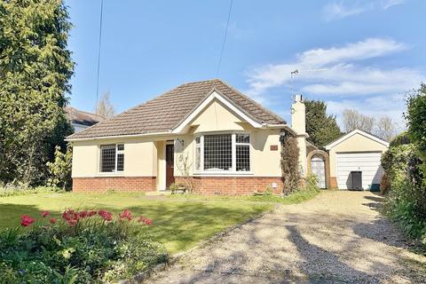 3 bed property, in Edmondsham Road, £475,000