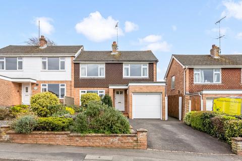 3 bed property, in Willowbrook Way, £575,000