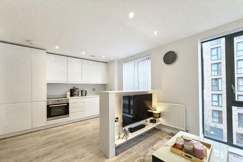 1 bed property, in Charcot Road, £285,000