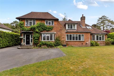 4 bed property, in Hindhead, £1,395,000