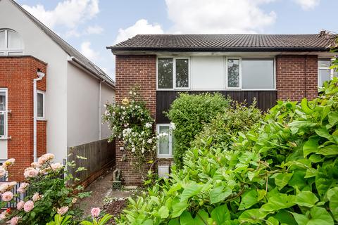 2 bed property, in Tennison Road, £325,000