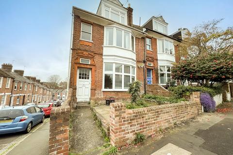 3 bed property, in St Leonards, £350,000