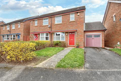 3 bed property, in Newport Close, £170,000