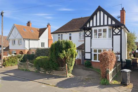 4 bed property, in Croft Road, £550,000