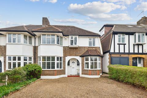 4 bed property, in Manor Road North KT10, £1,025,000