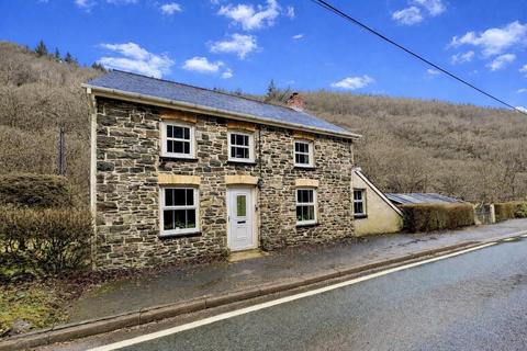 3 bed property, in Dyffryn Gwili, £237,000