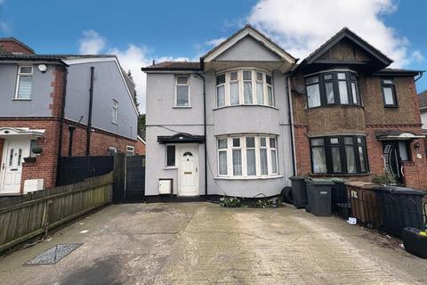 3 bed property, in Waller Avenue, £325,000