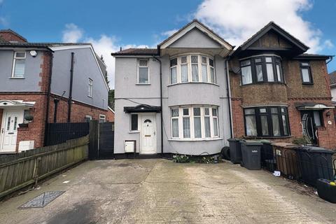 3 bed property, in Waller Avenue, £325,000