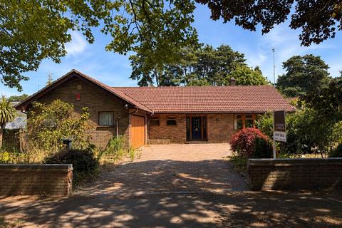 3 bed property, in Monkworthy Drive, £625,000
