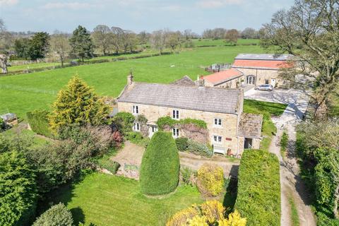 4 bed property, in Laverton, £800,000
