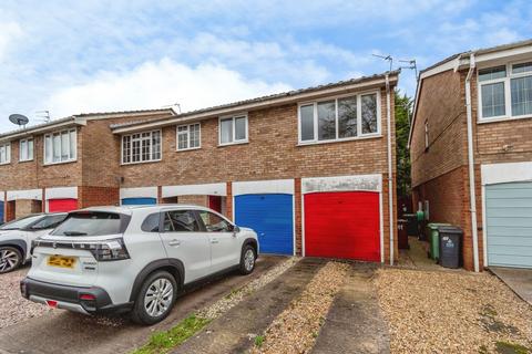 2 bed property, in Grenville Close, £65,000