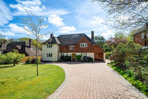 4 bed property, in Elenors Grove, £925,000