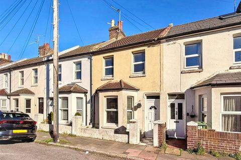 3 bed property, in Beltring Road, £240,000