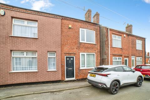 2 bed property, in Chapel Street, £135,000