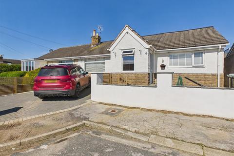 2 bed property, in Westbourne Road, £260,000