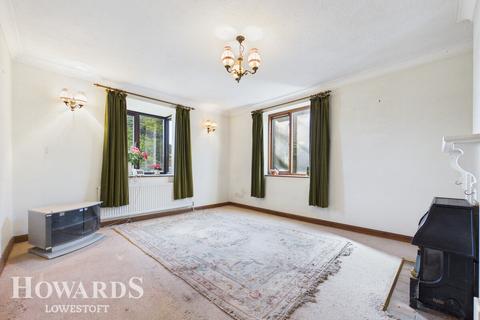3 bed property, in Badgers Holt, £250,000