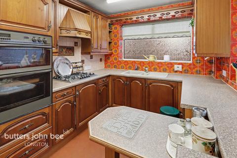 3 bed property, in Meadow Avenue, £220,000