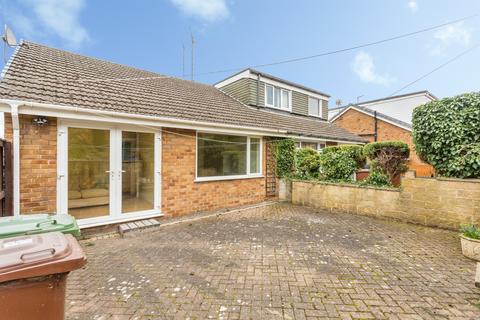 2 bed property, in Cherry Tree Road, £210,000
