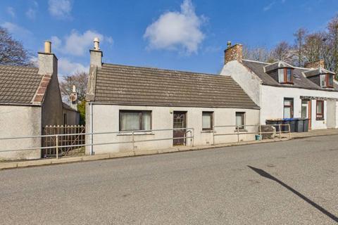 2 bed property, in High Street, £80,000
