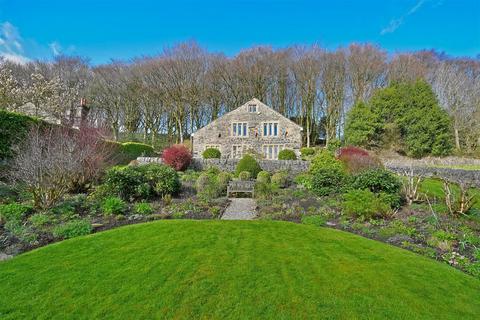 5 bed property, in Dog Lane, £775,000