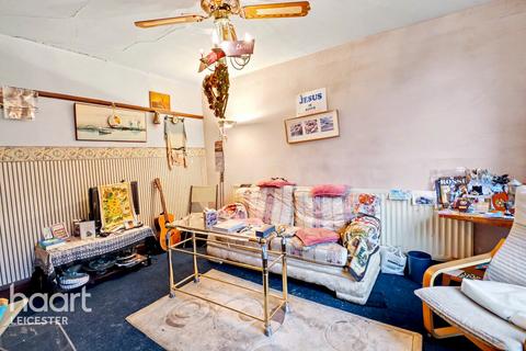 3 bed property, in Knighton Road, £280,000