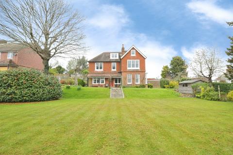 7 bed property, in Bellhurst Road, £900,000