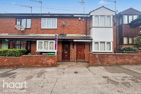 2 bed property, in Alfreton Road, £150,000
