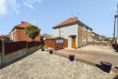 2 bed property, in Mill Hill, £250,000