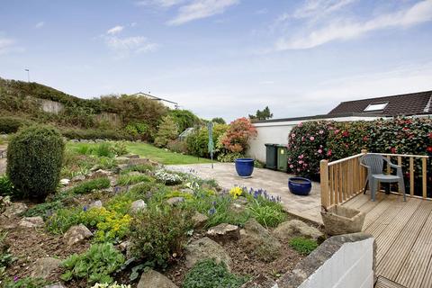 3 bed property, in Staddons View, £360,000