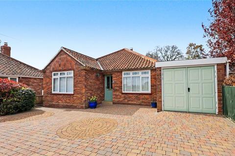 2 bed property, in Westwood Drive, £325,000