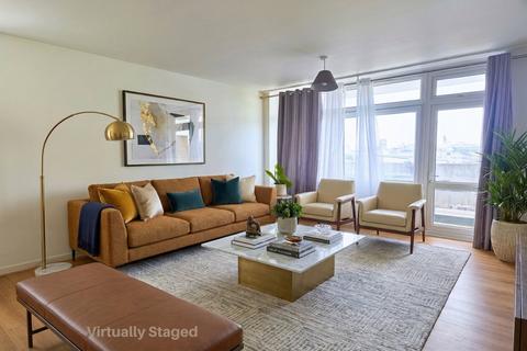 2 bed property, in Barton House, £385,000
