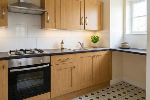 2 bed property, in Barton House, £385,000