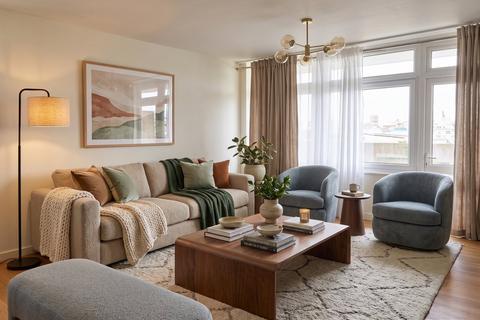 2 bed property, in Barton House, £385,000