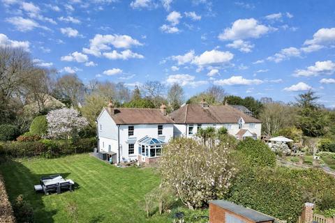 4 bed property, in New Cut, £595,000