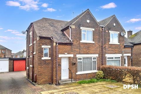 2 bed property, in Harrogate Road, £225,000