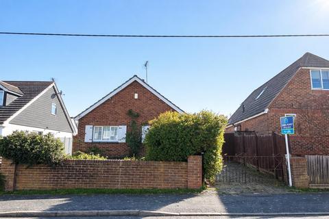 2 bed property, in Kent Avenue, £220,000