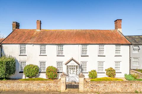 7 bed property, in The Street, £800,000