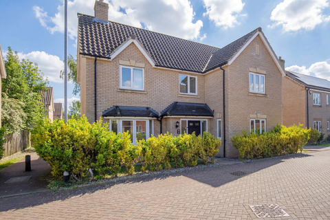 4 bed property, in Juniper Close, £500,000